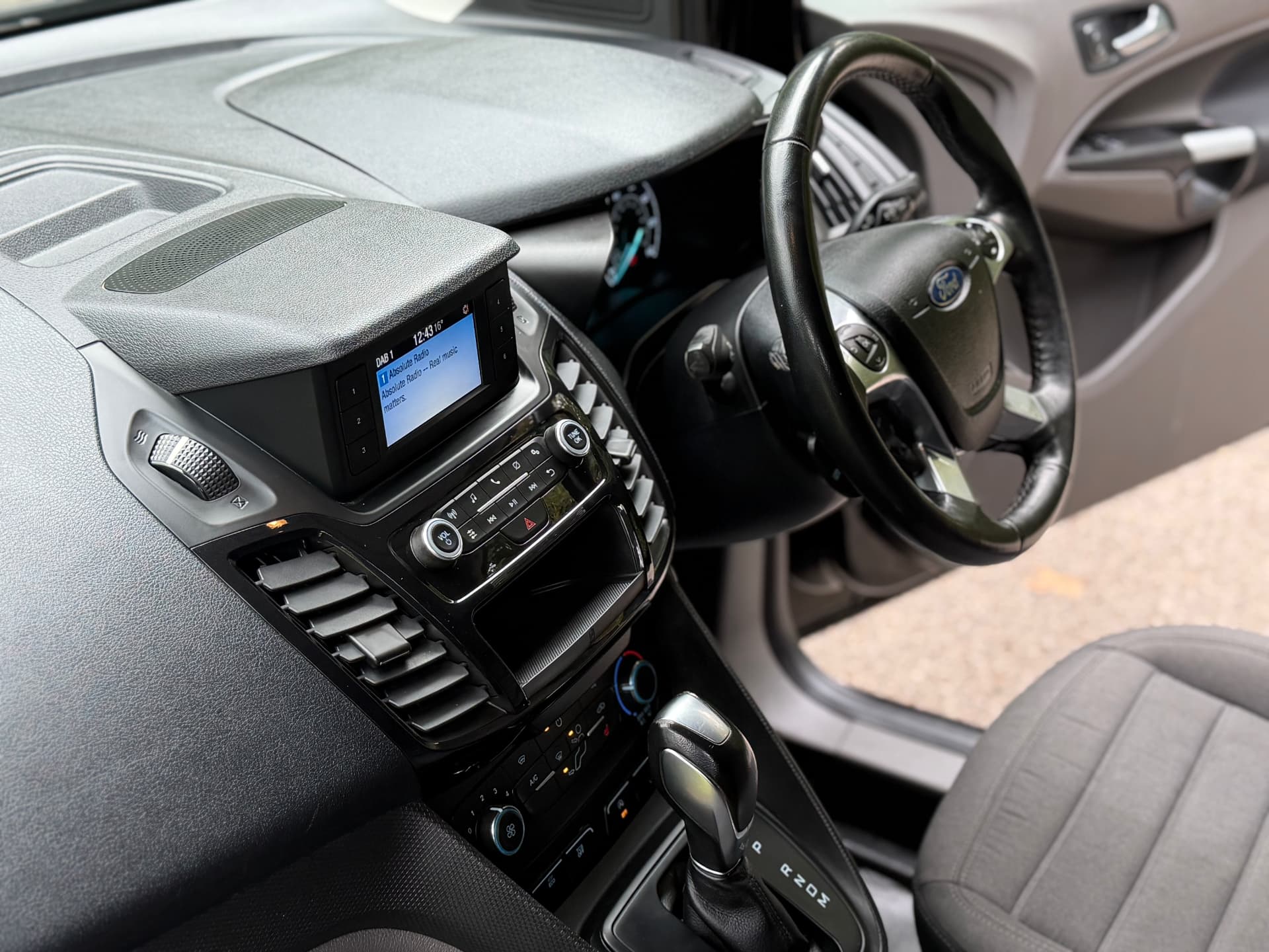2019 Ford Transit Connect 240 Limited — photo 19 of 24