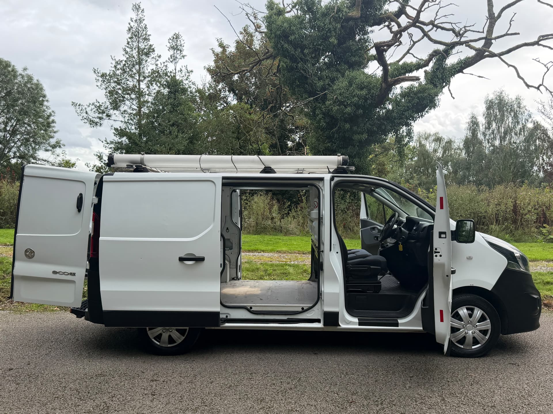 2017 Vauxhall Vivaro 2900 Sportive ecoFLEX — photo 17 of 18