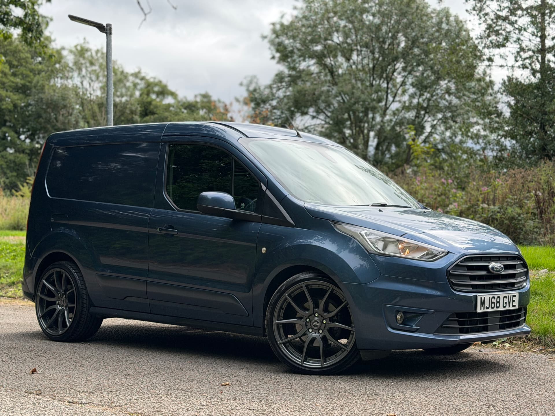 2018 Ford Transit Connect 200 Limited — photo 2 of 20