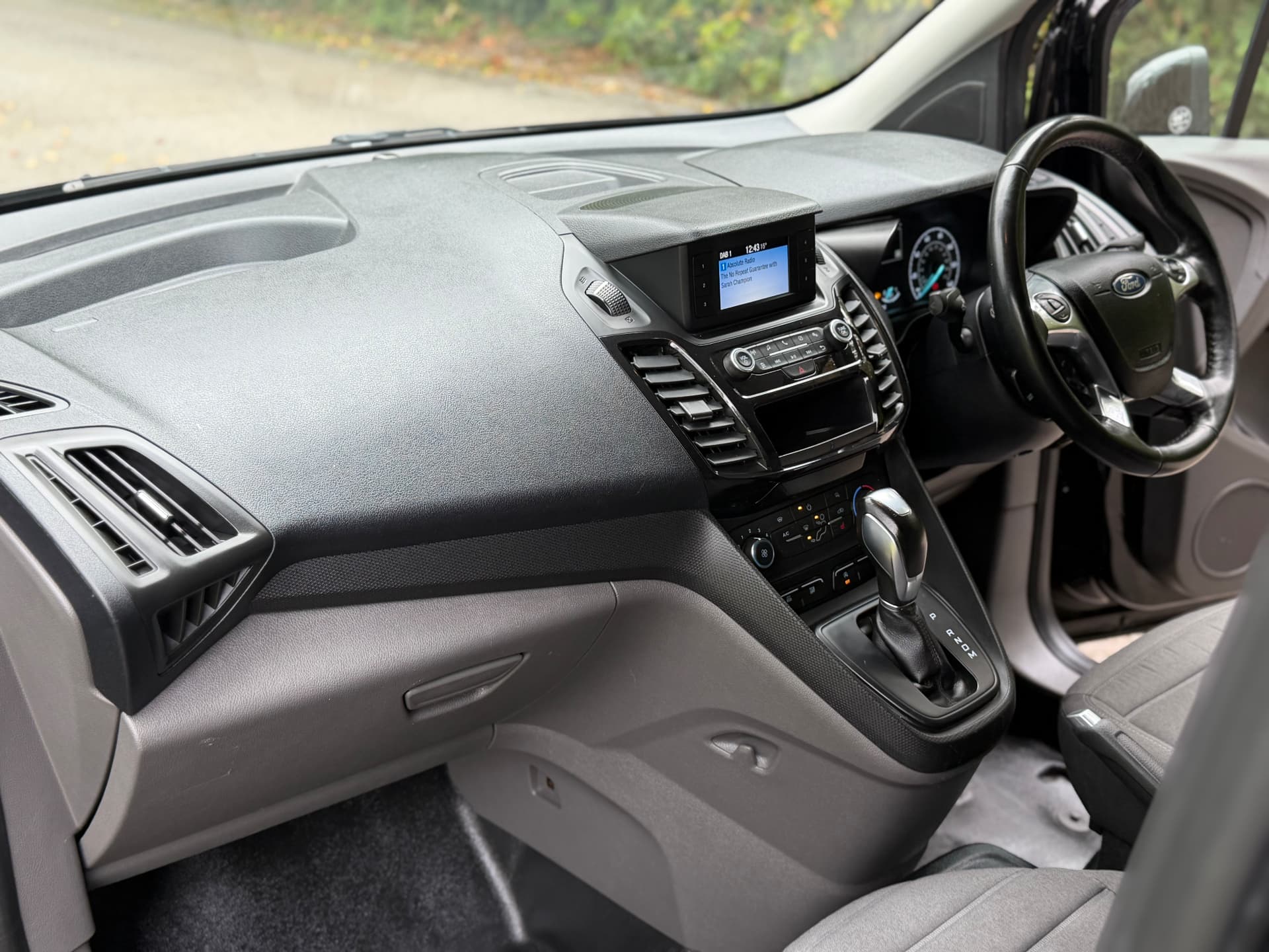 2019 Ford Transit Connect 240 Limited — photo 16 of 24