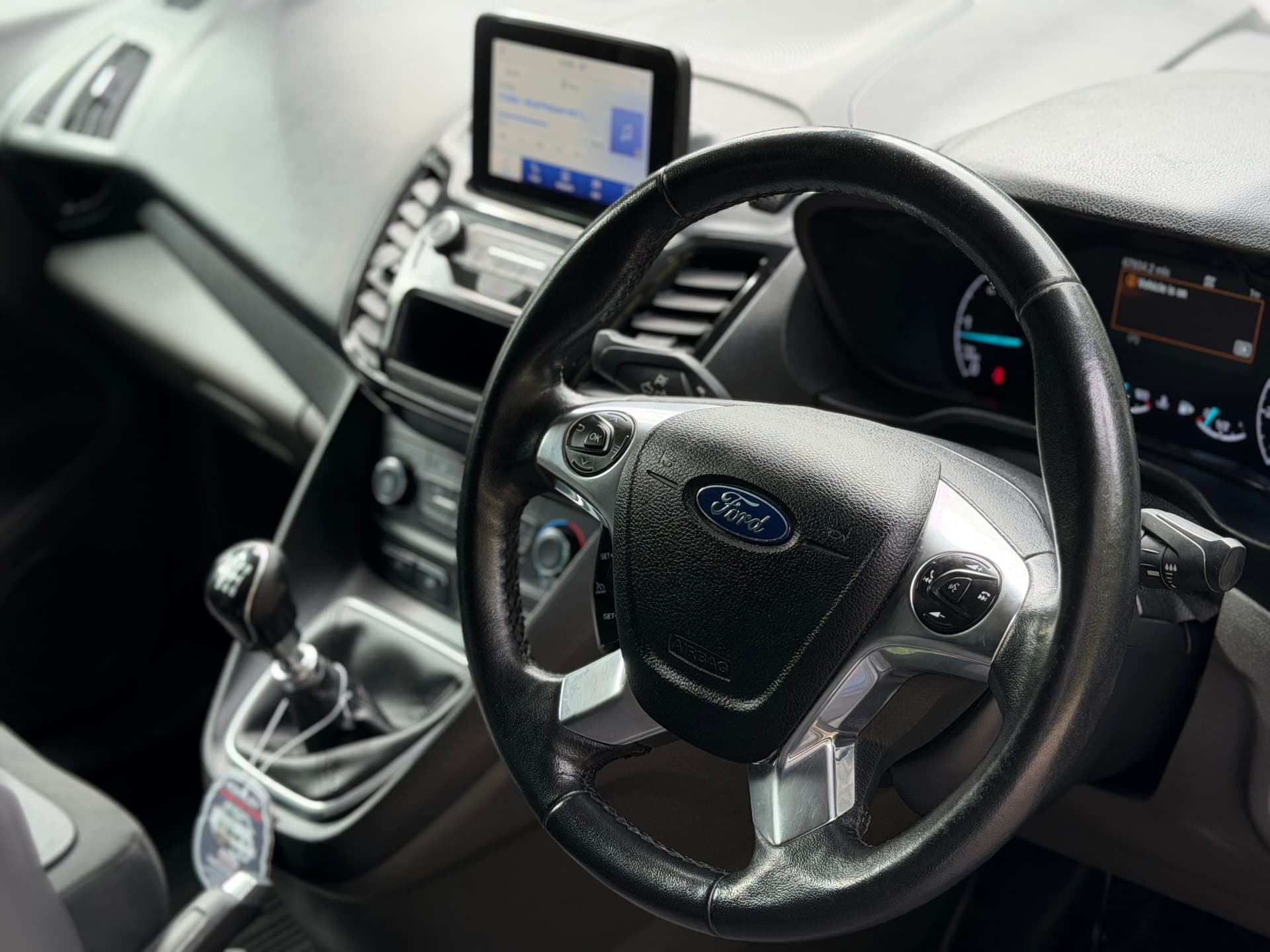 2018 Ford Transit Connect 200 Limited — photo 14 of 20