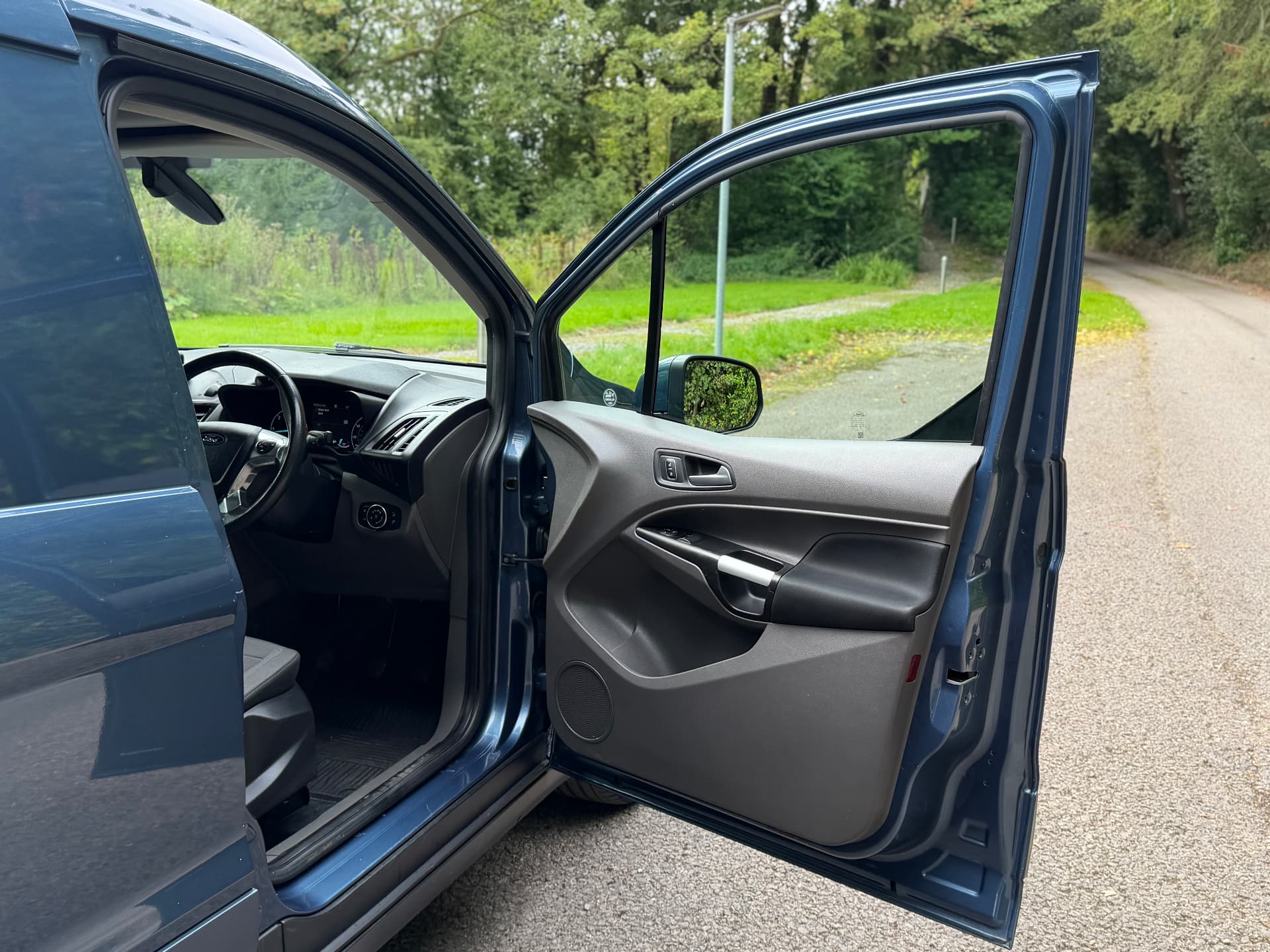 2018 Ford Transit Connect 200 Limited — photo 17 of 20