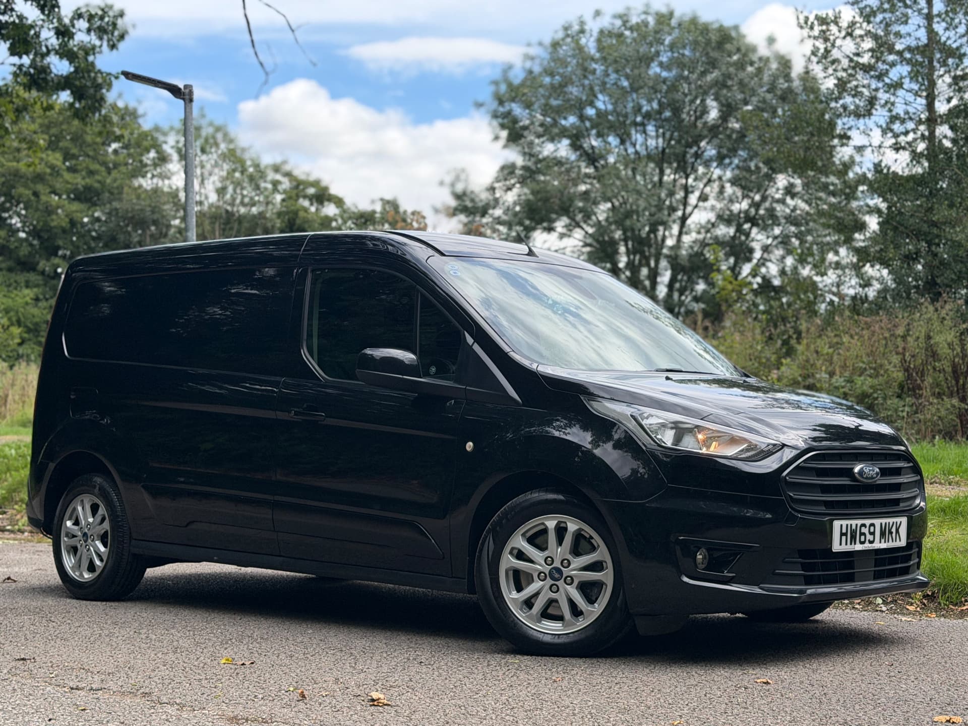 2019 Ford Transit Connect 240 Limited — photo 2 of 24