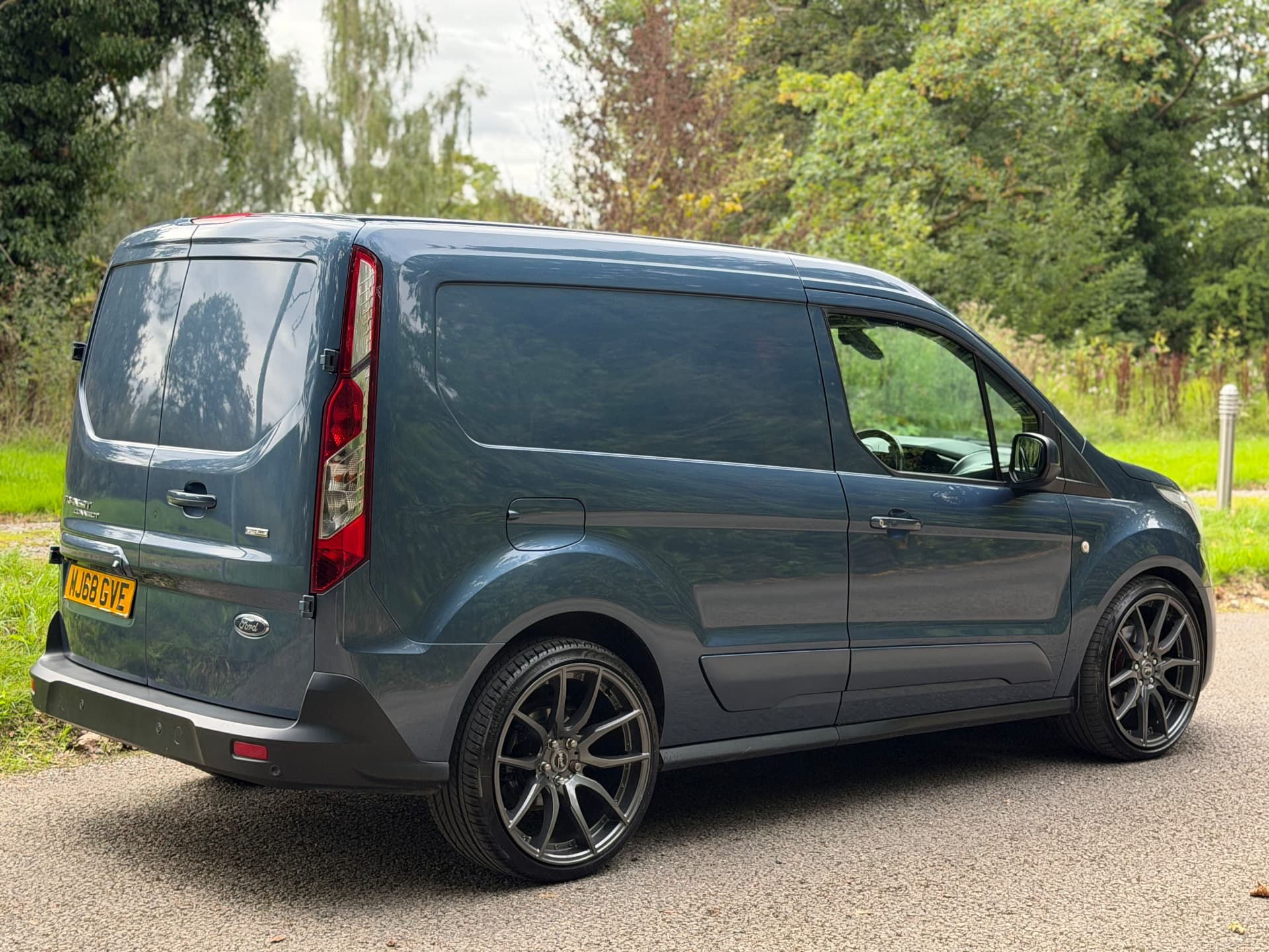 2018 Ford Transit Connect 200 Limited — photo 12 of 20