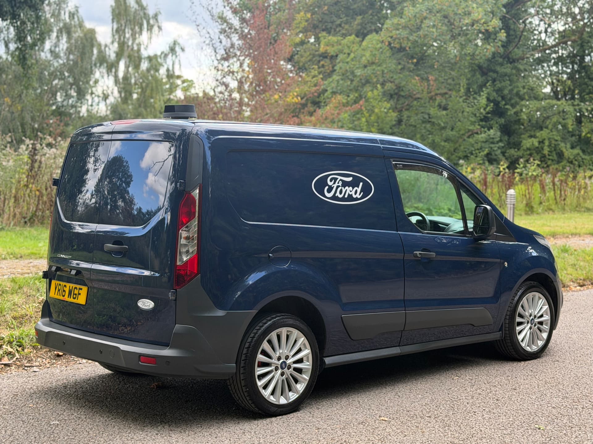 2016 Ford Transit Connect 200 — photo 10 of 23