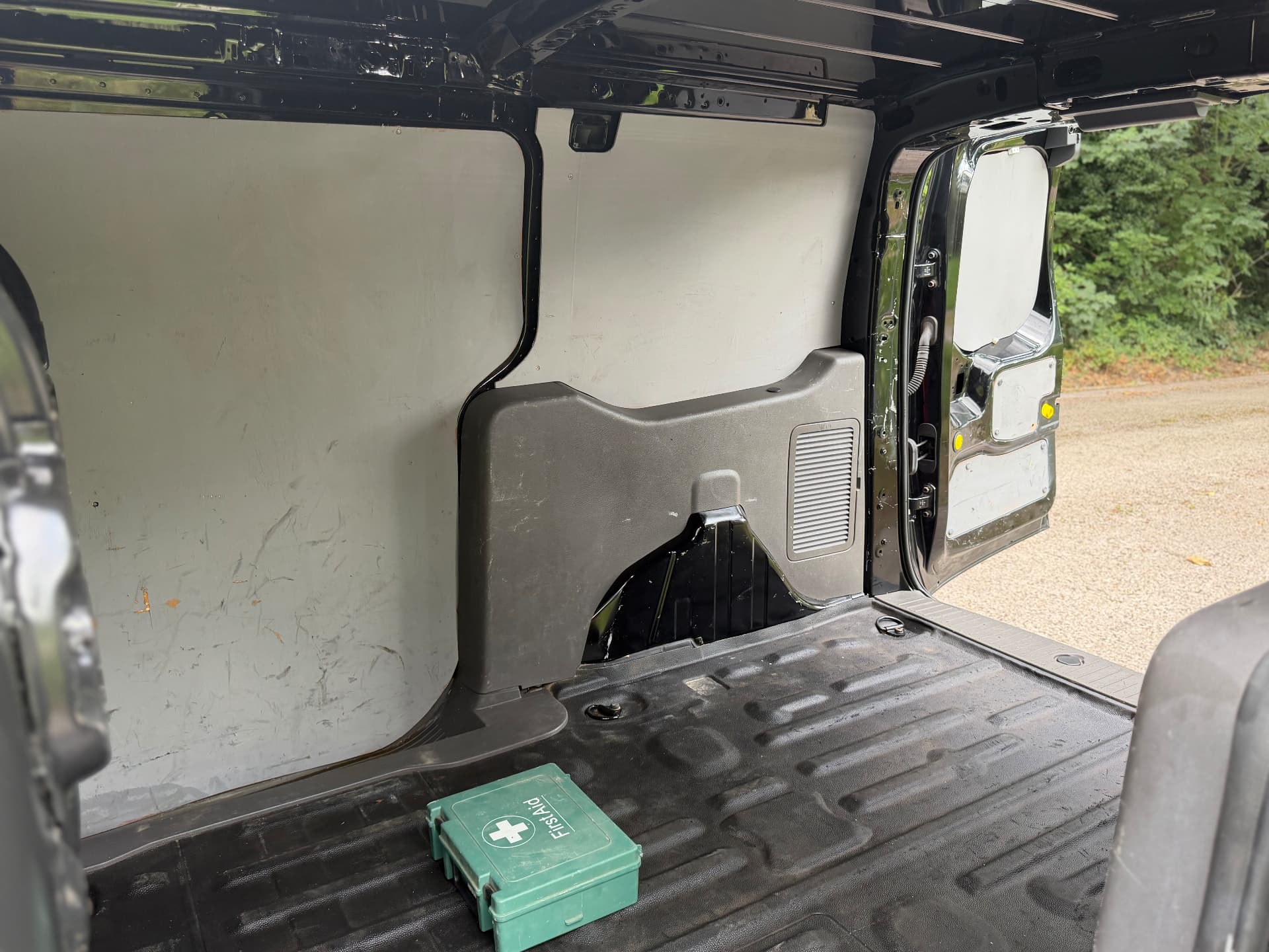 2019 Ford Transit Connect 240 Limited — photo 15 of 24