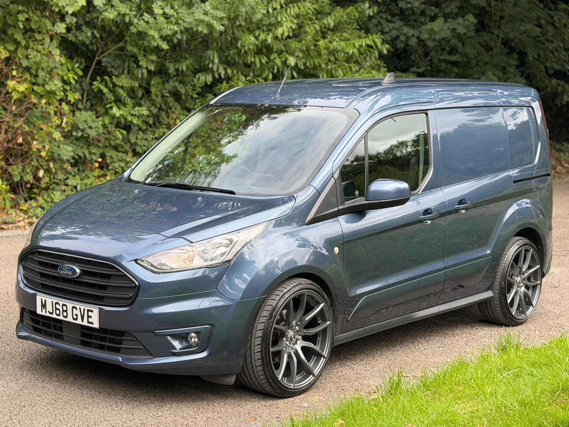 2018 Ford Transit Connect 200 Limited — photo 3 of 20