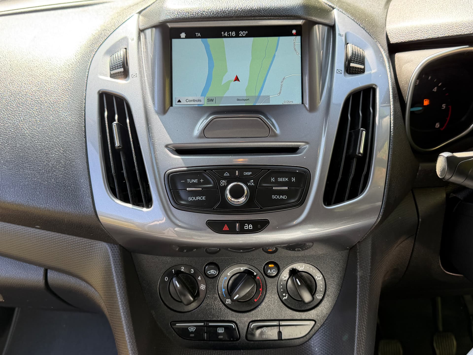 2017 Ford Transit Connect 200 Trend — photo 14 of 20