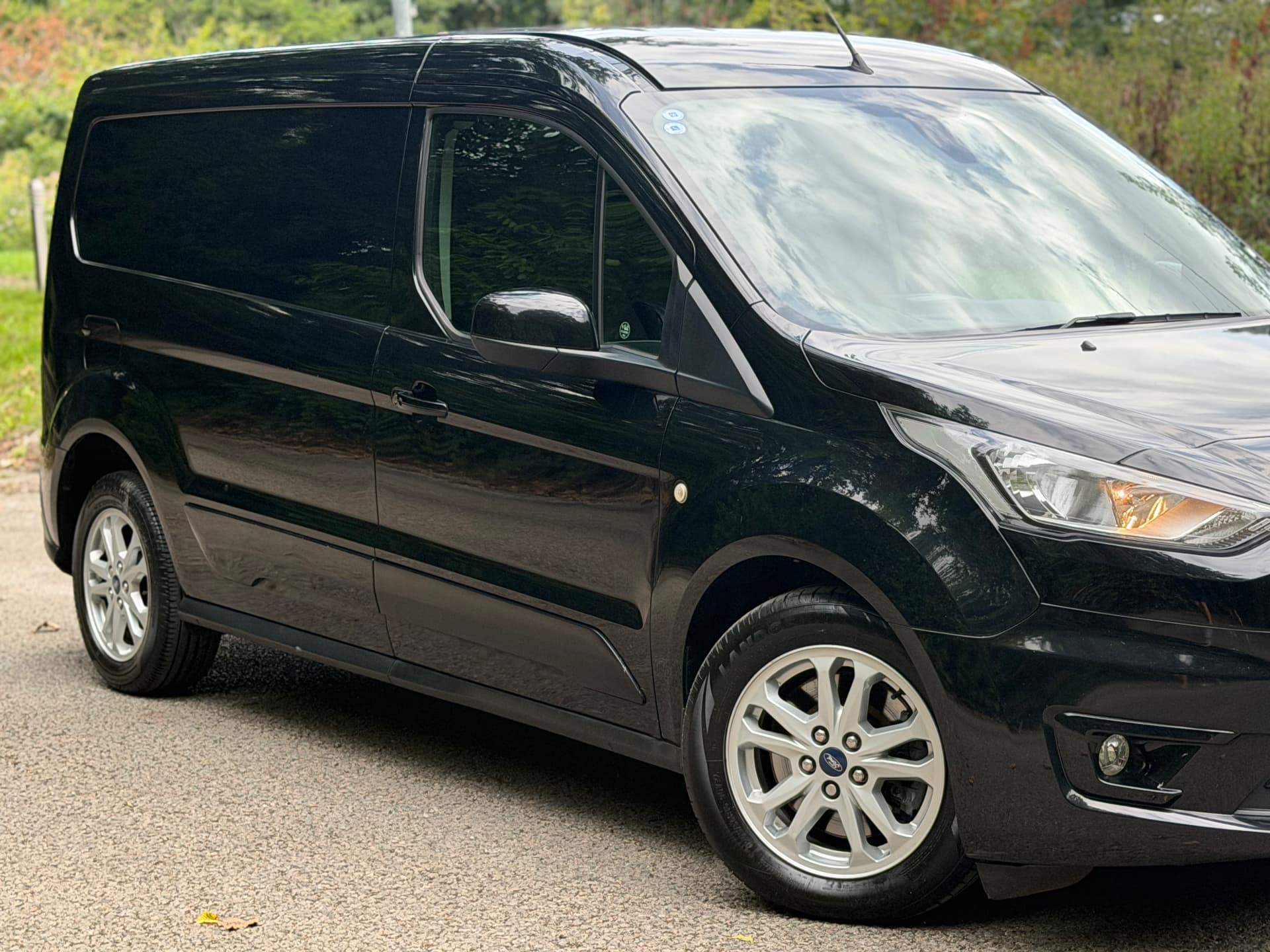 2019 Ford Transit Connect 240 Limited — photo 4 of 24