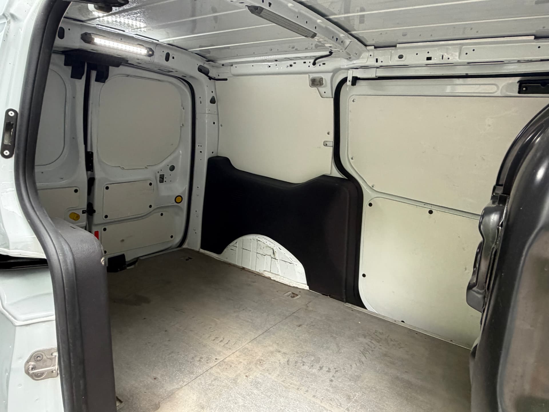 2018 Ford Transit Connect 240 Trend — photo 15 of 24