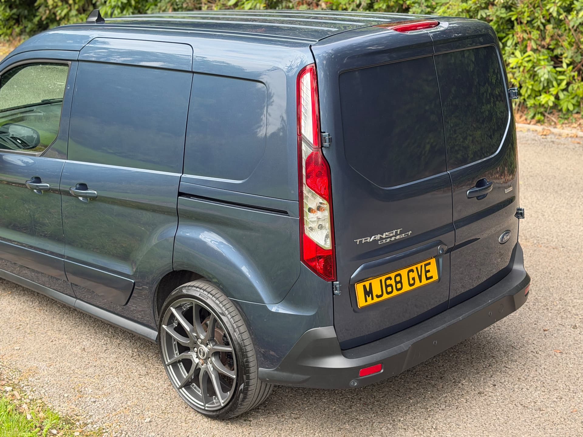 2018 Ford Transit Connect 200 Limited — photo 10 of 20