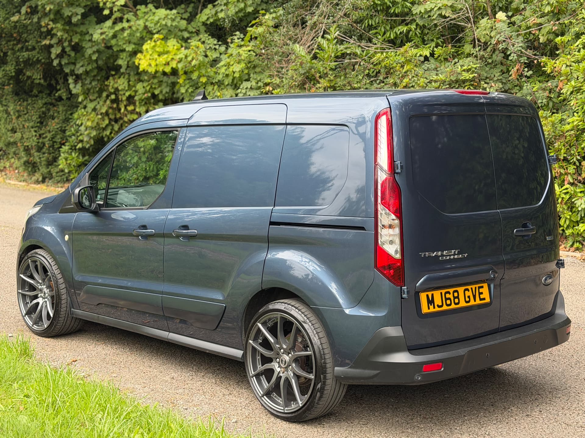 2018 Ford Transit Connect 200 Limited — photo 9 of 20