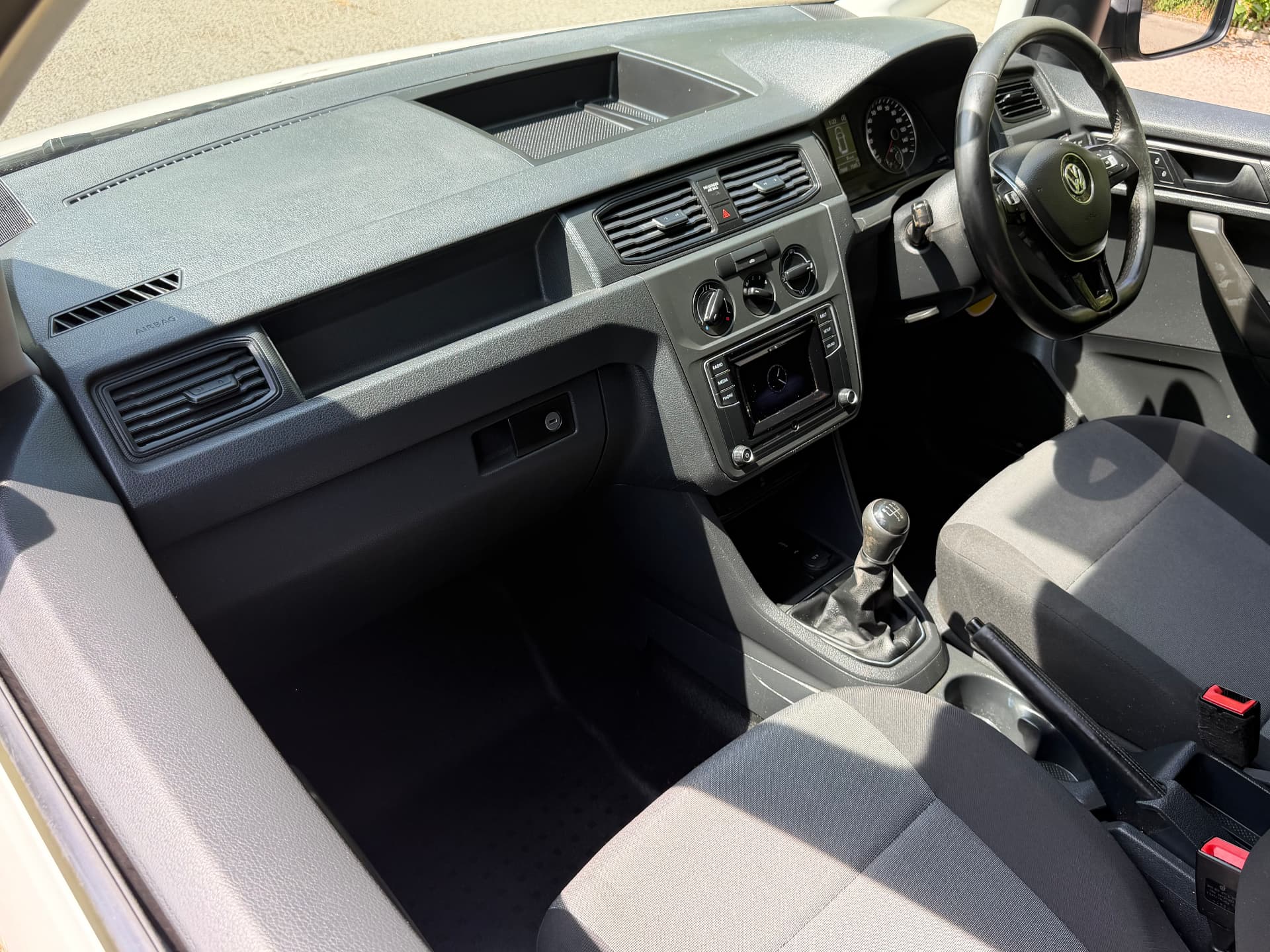 2018 Volkswagen Caddy C20 TDI — photo 11 of 18