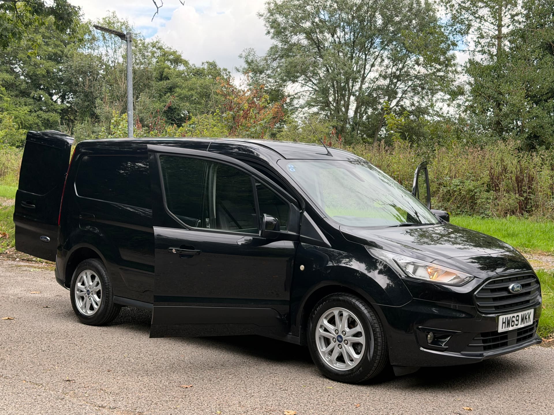 2019 Ford Transit Connect 240 Limited — photo 22 of 24