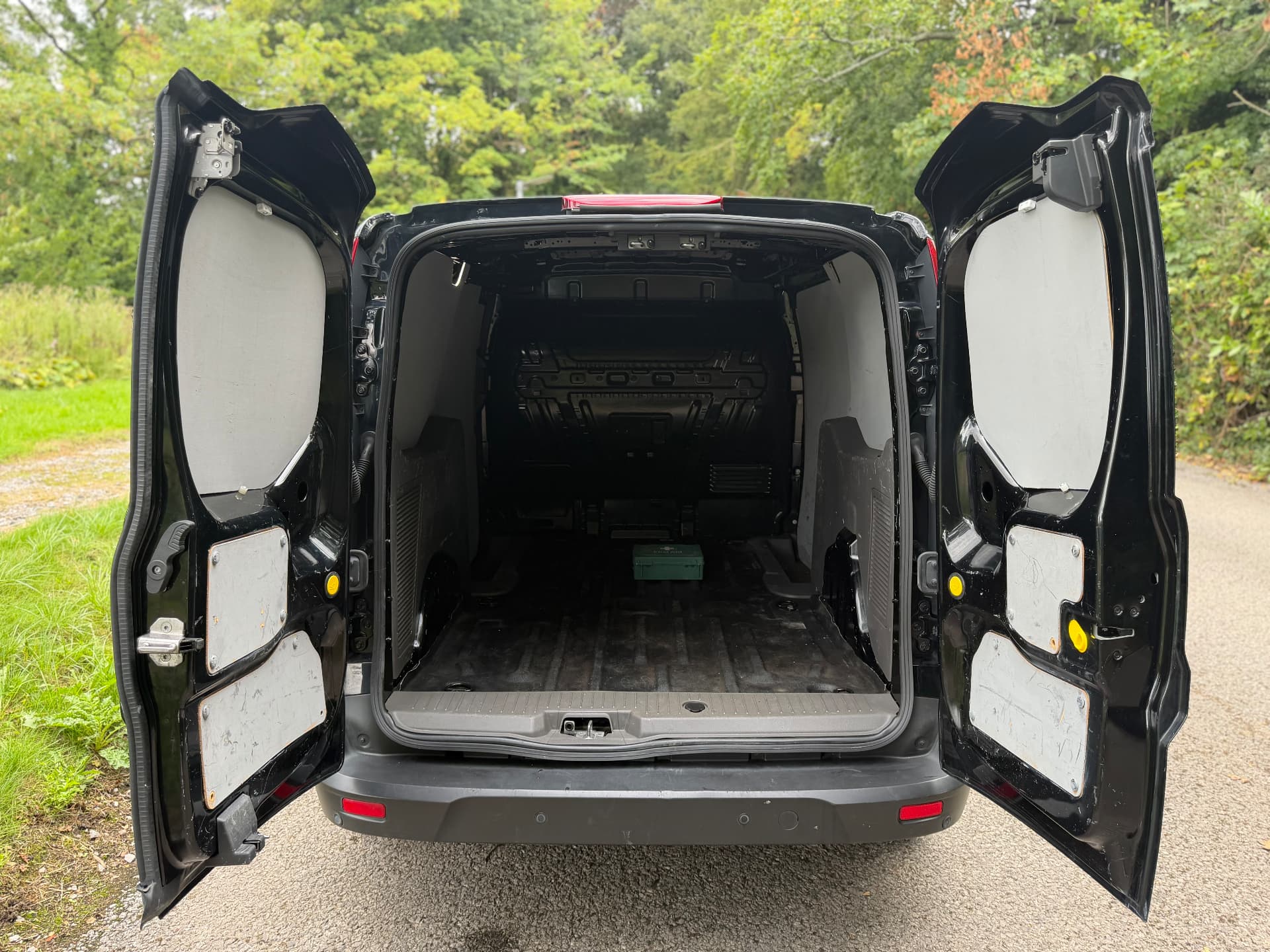 2019 Ford Transit Connect 240 Limited — photo 13 of 24