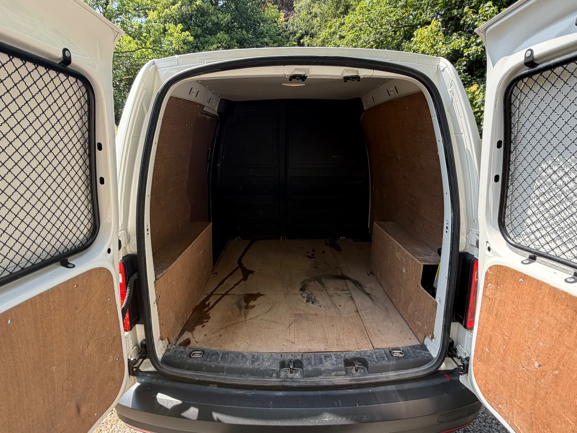 2018 Volkswagen Caddy C20 TDI — photo 9 of 18