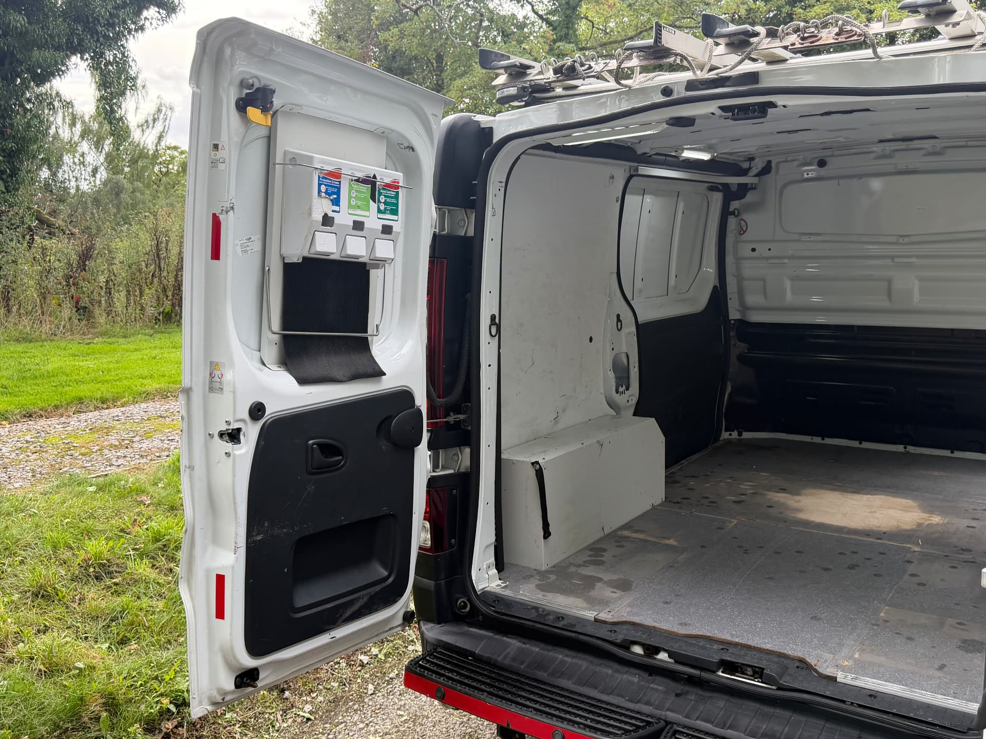 2017 Vauxhall Vivaro 2900 Sportive ecoFLEX — photo 11 of 18